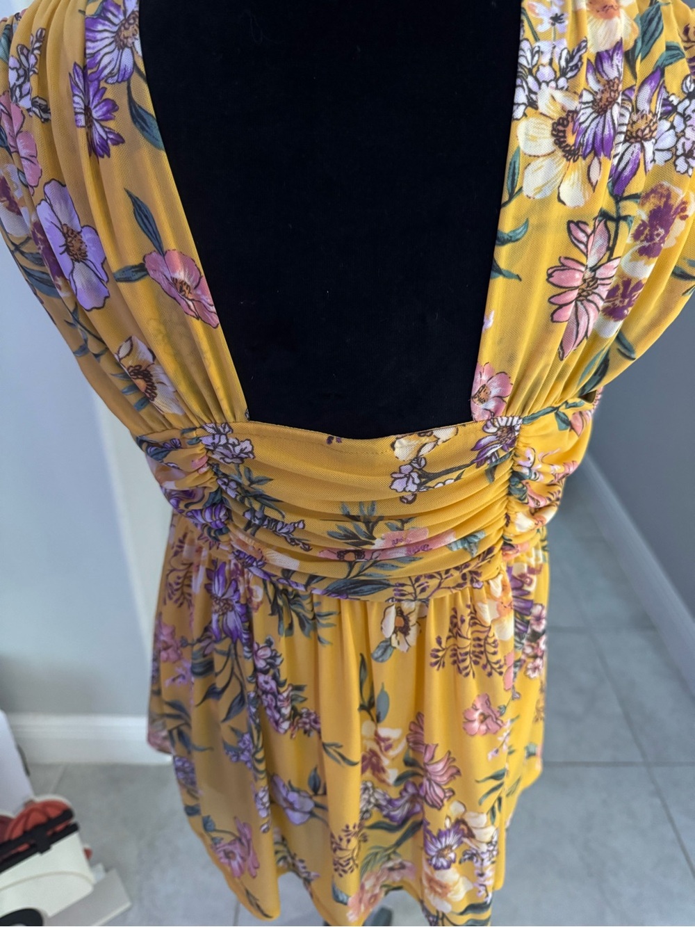 torrid Yellow Floral Ruched top - Picture 4 of 5